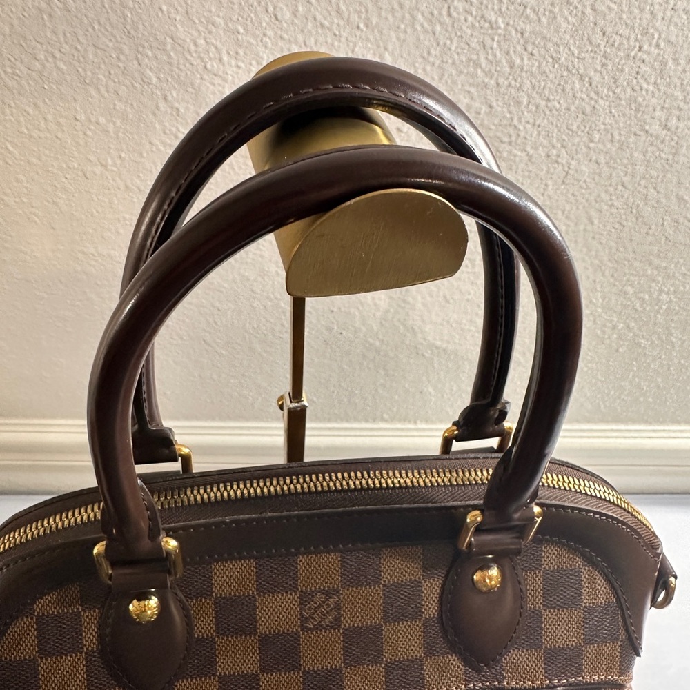 LOUIS VUITTON Trevi PM. Damier ebene shoulder bag with COA and dustbag. - Picture 15 of 17
